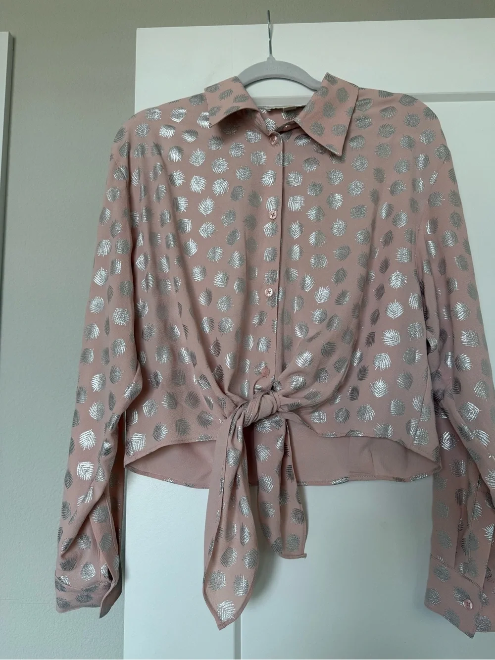 Michael Kors Dusty Pink Button-Front Tie-Hem Shirt with Silver Foil Print
